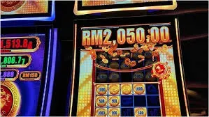 Quảng cáo khiêu dâm ‘Bonnie Blue’ khiến nhà tài trợ Everton Stake.com bị trục xuất khỏi Vương quốc Anh